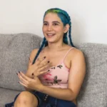 Min Galilea è una ragazza alternativa carina in cerca di lavoro sul divano del casting di Latina
